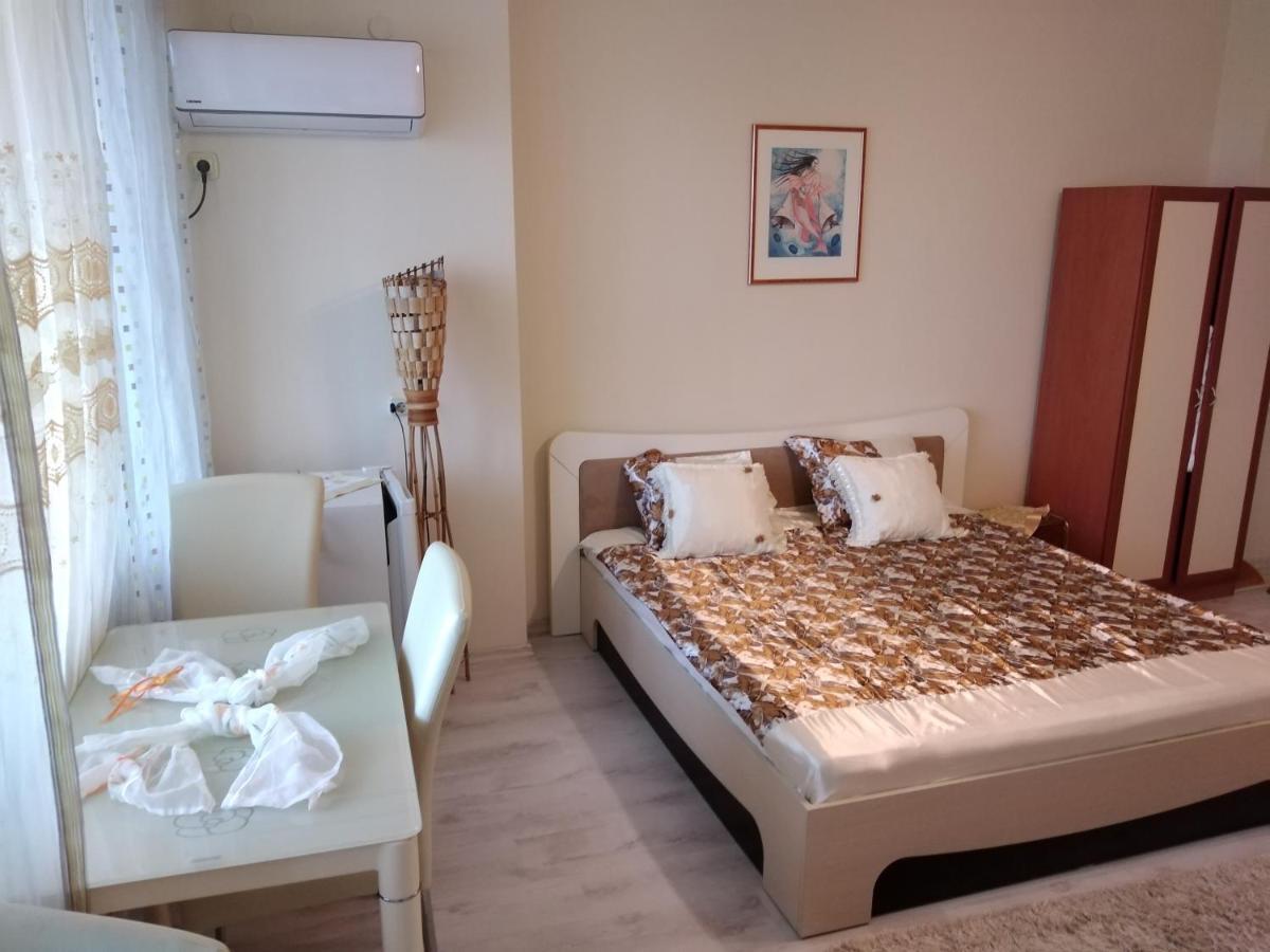 Къща За Гости Синьо Лято Pomorie Exterior foto