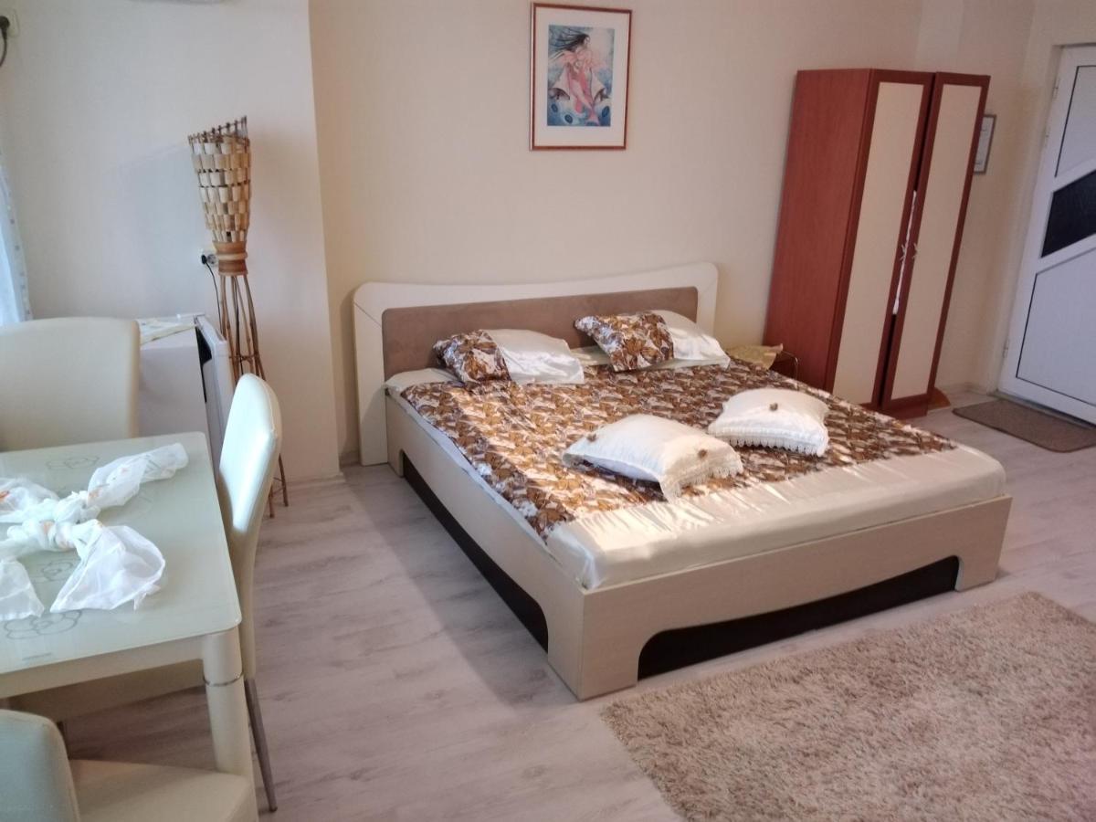Къща За Гости Синьо Лято Pomorie Exterior foto
