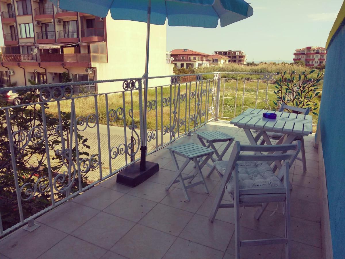 Къща За Гости Синьо Лято Pomorie Exterior foto